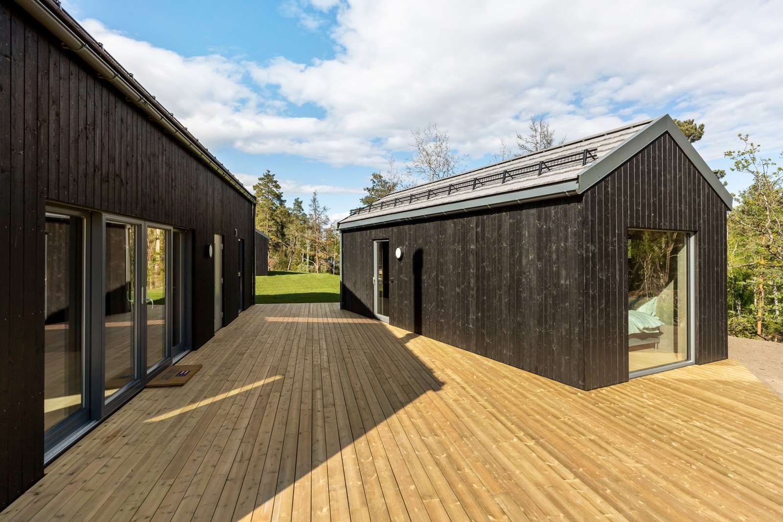 Fin platting som binder hytte og anneks sammen. Galleribilde