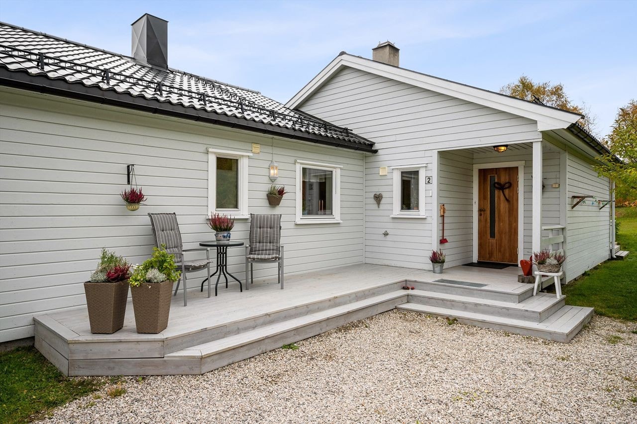 Enebolig fra 1953, tilbygget stue og nytt inngangsparti i 1985 Galleribilde