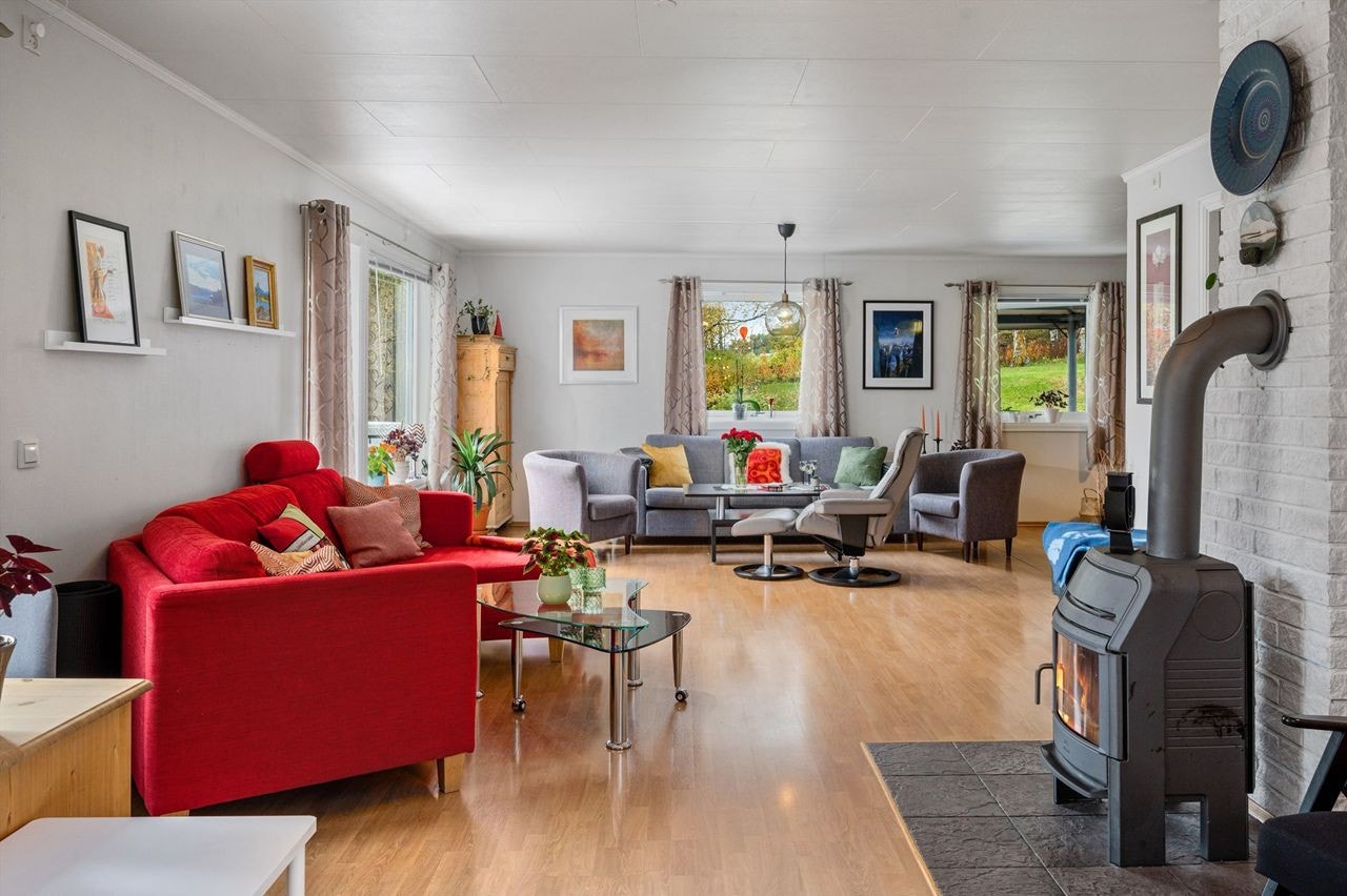 Stuen ligger i tilbygget del Galleribilde