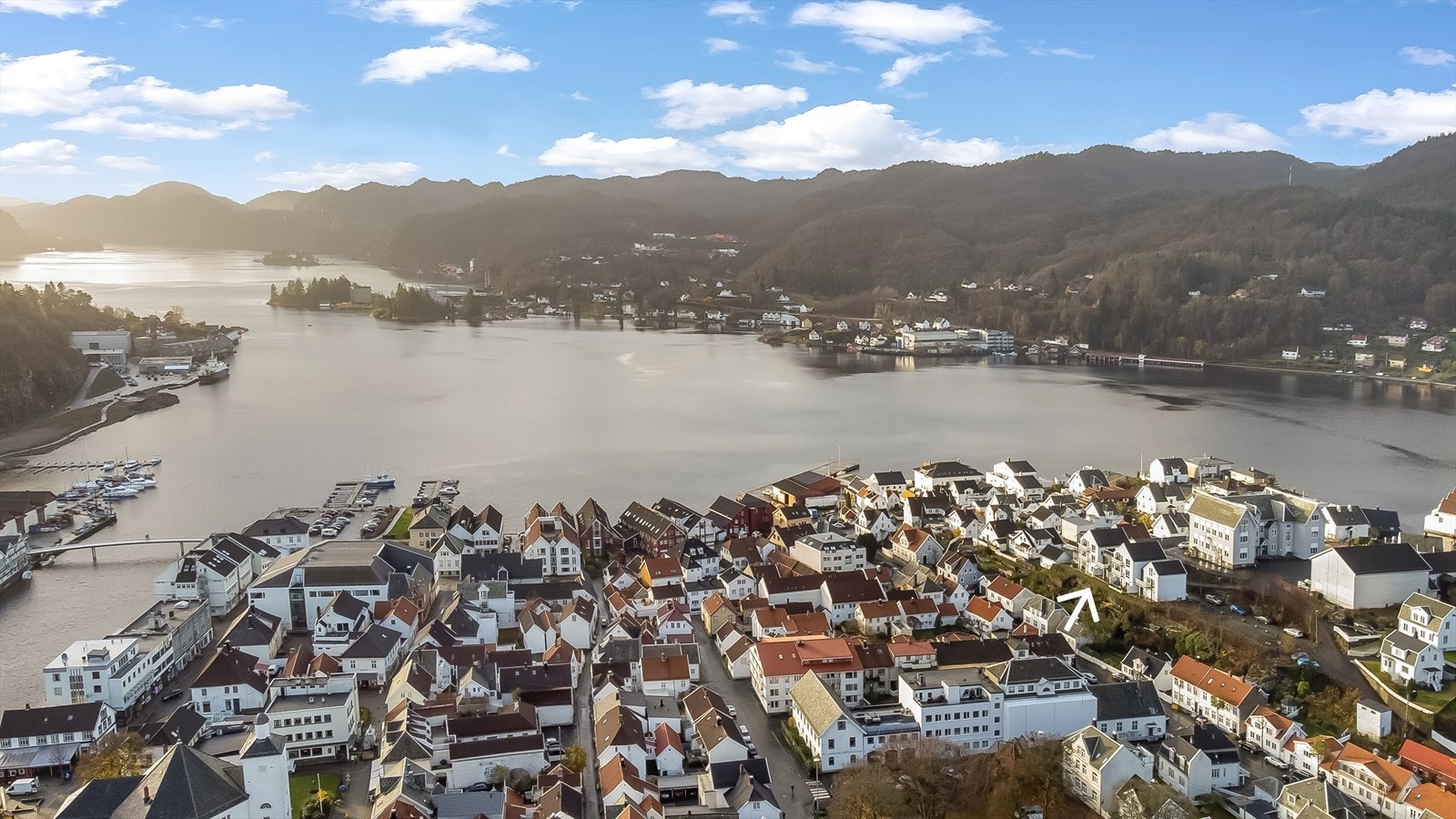 Trellebakken ligger med kort gangavstand til bysentrum, brygge og sjø! Galleribilde