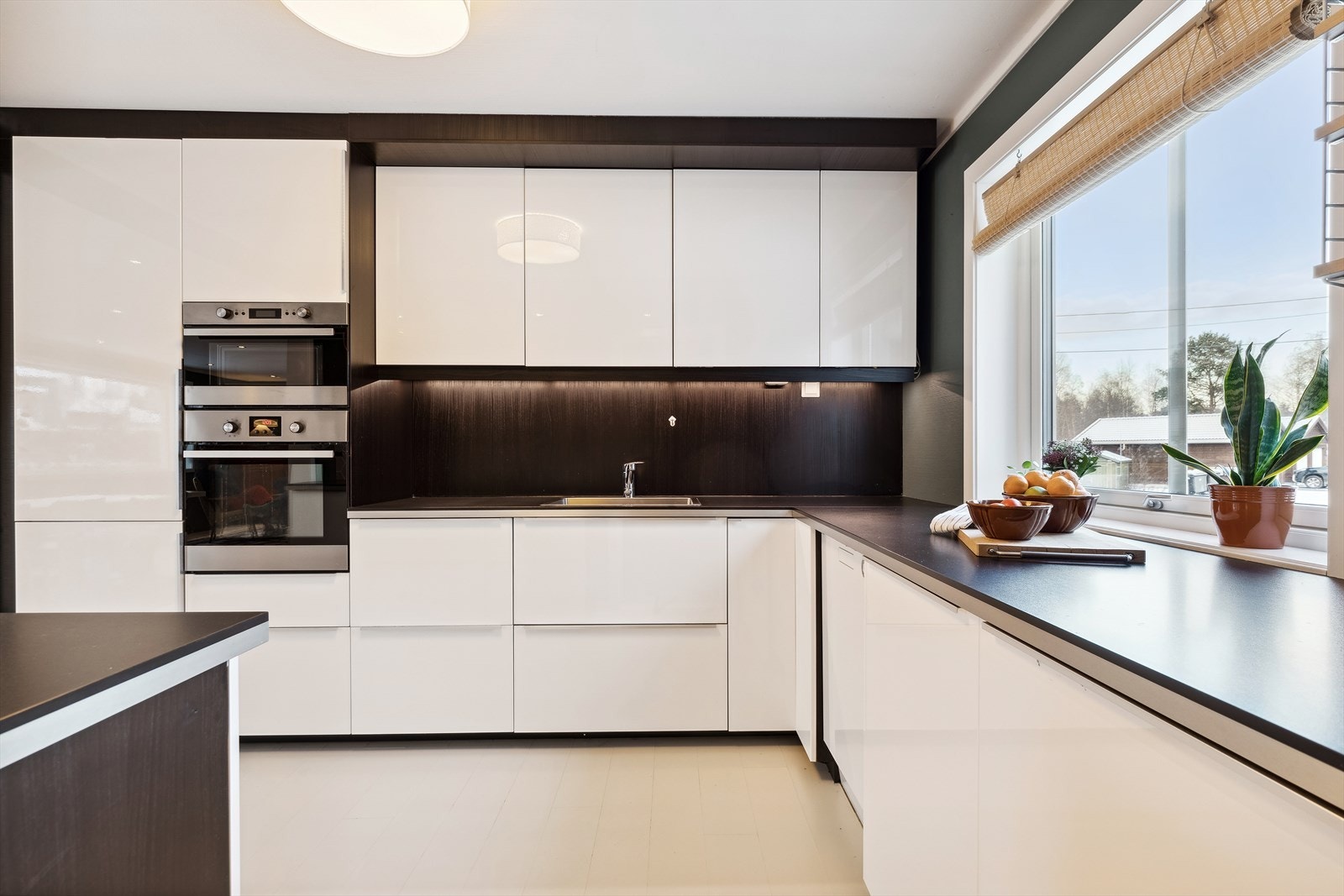 Rommets utforming og design gjør matlagingen til en drøm. Galleribilde