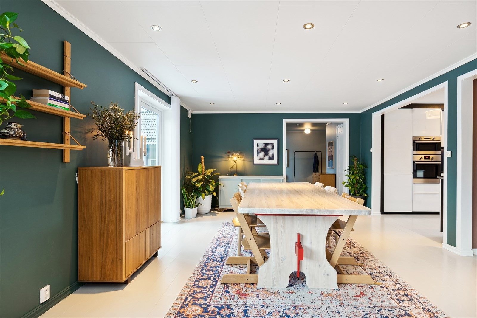 Direkte utgang til terrasse til venstre i bildet. Galleribilde