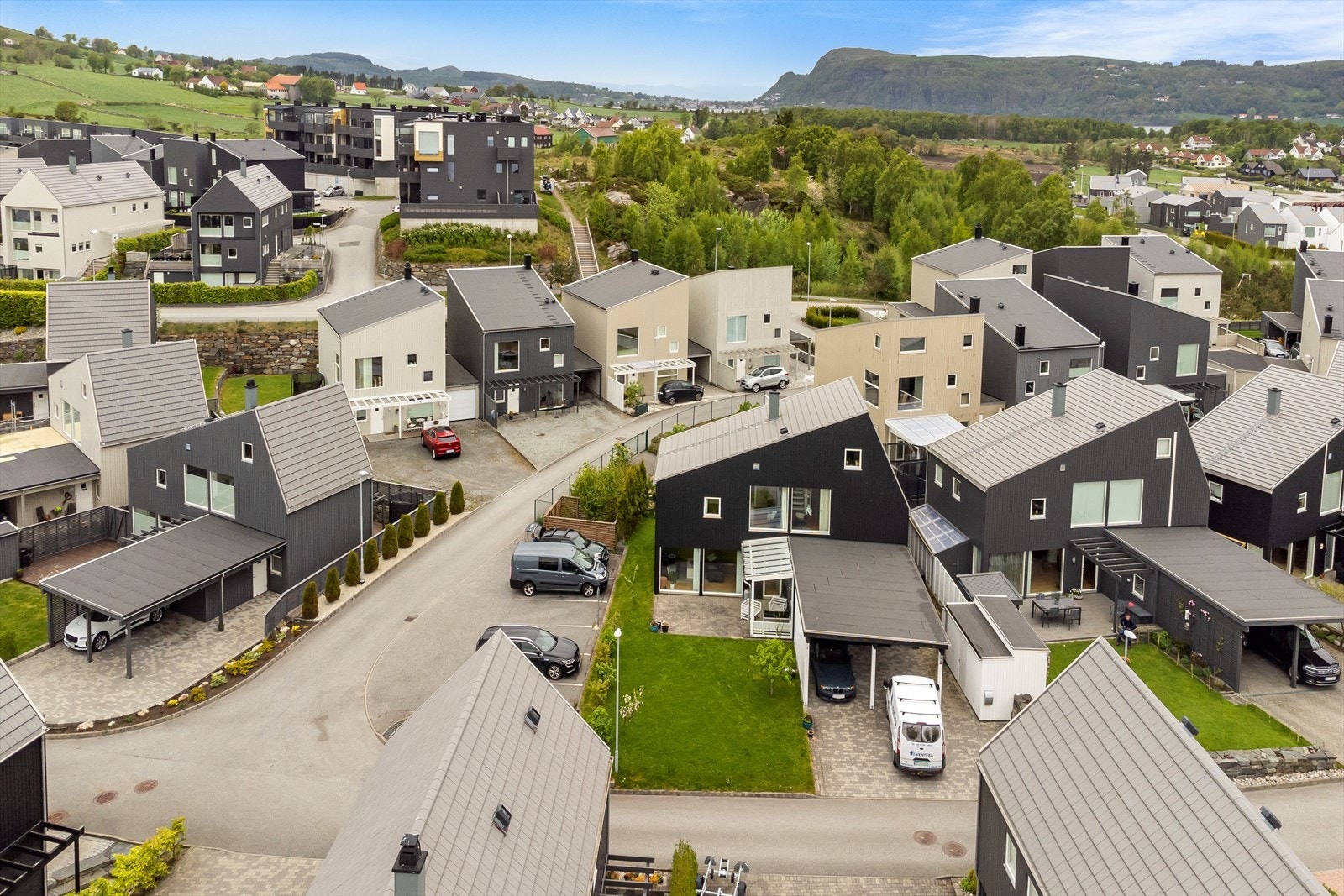 Kjekk beliggenhet i barnevennlig boligområde Galleribilde