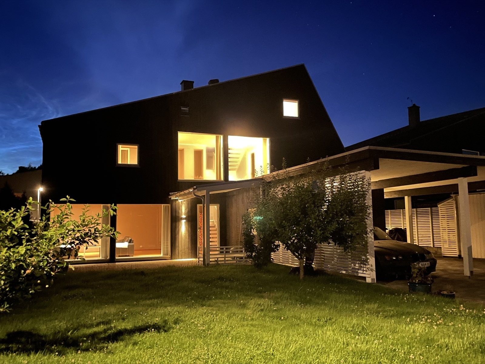 Velkommen til Bukkavarden 6 - en kjekk, innholdsrik og nyere enebolig med sjønær, barnevennlig beliggenhet ca 25 min. fra Stavanger sentrum Galleribilde