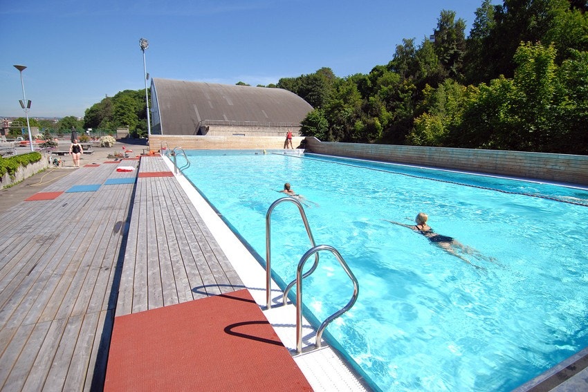 Arbeidene på det nye Tøyenbadet har startet, og i 2024 vil det nye badet bestå av et stort innendørsanlegg, et utendørsanlegg og en fullverdig flerbrukshall. Galleribilde