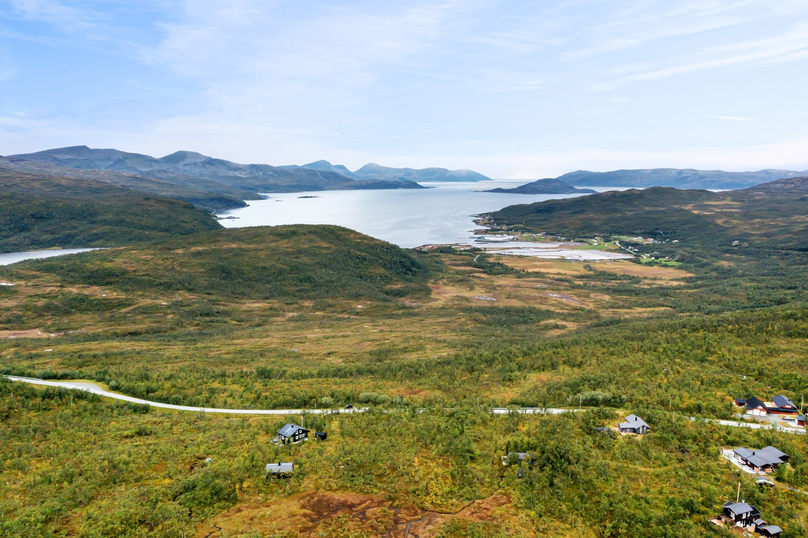 Velkommen til Skogsfjordveien 66 - Presentert av Sne Eiendomsmegling ved Stina Stormo.