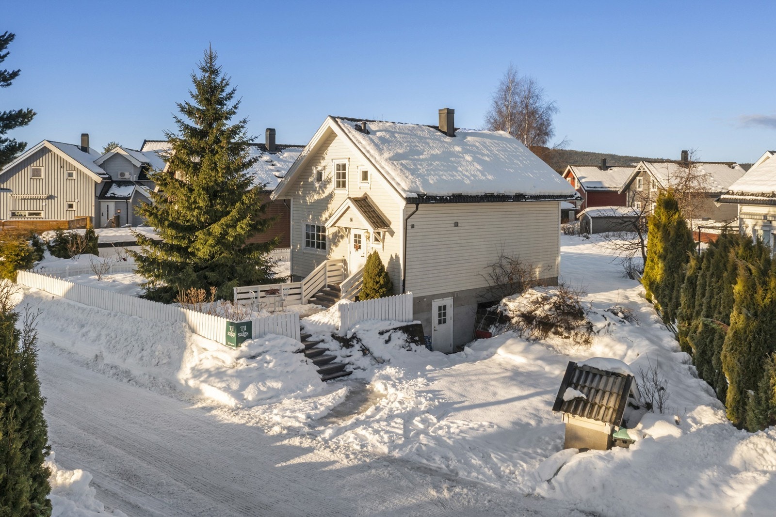 Krogsveen v/ Trude Stensby presenterer Vargvegen 36 - Innholdsrik og familievennlig enebolig over tre plan og to innganger Galleribilde
