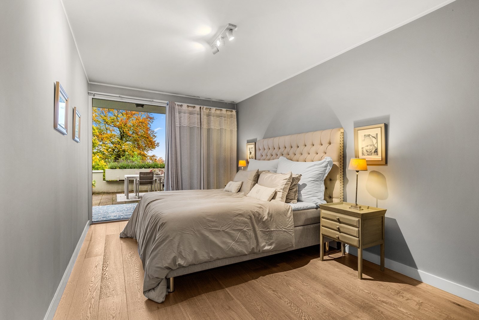 Hovedsoverommet er av meget god størrelse og har et eget privat bad. Galleribilde