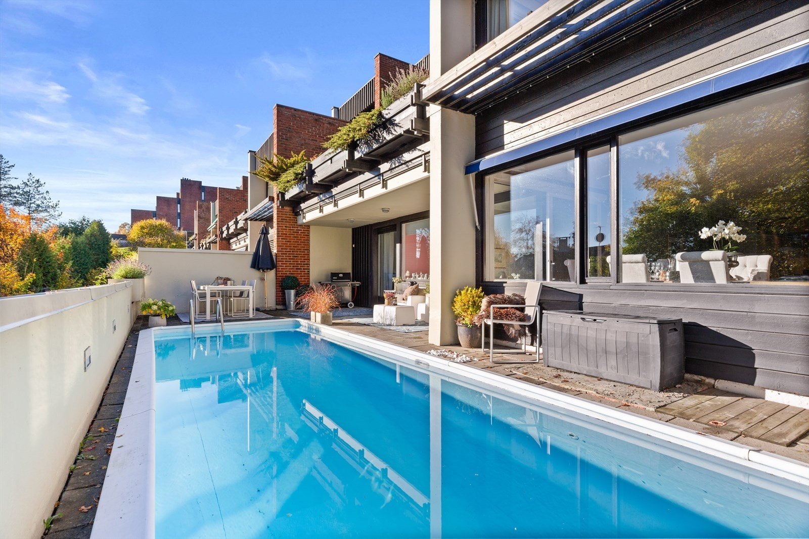 Fra stuen er det utgang til en helt fantastisk terrasse på hele 66 kvm. Galleribilde