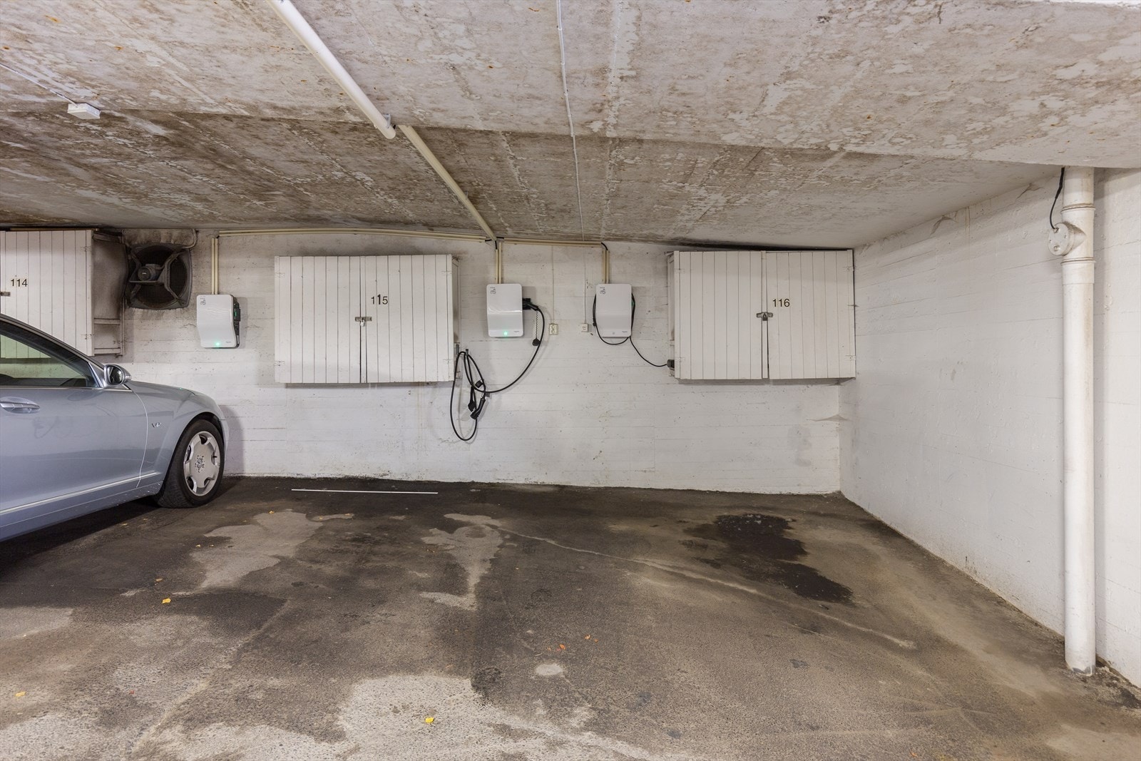 Garasjeplass nr 116 i Søndre Huseby Nedre Garasjelag medfølger ved salg. Galleribilde