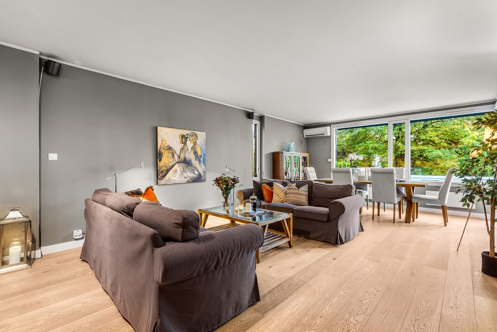 Rommet er meget romslig og har mange møbleringsmuligheter. Galleribilde