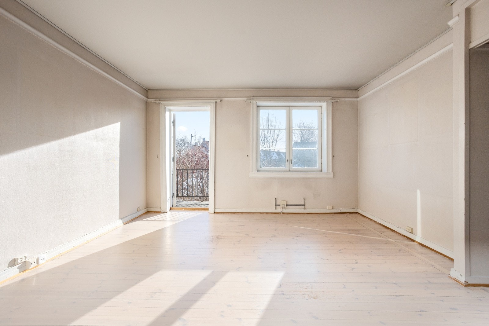 Fra stuen er det direkte utgang til egen hageparsell. Galleribilde