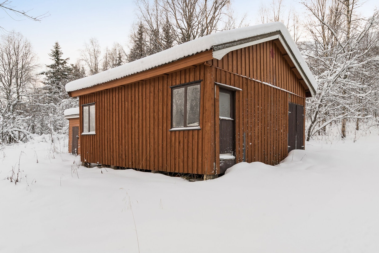 Stort uthus med isolert rom og to større boder Galleribilde