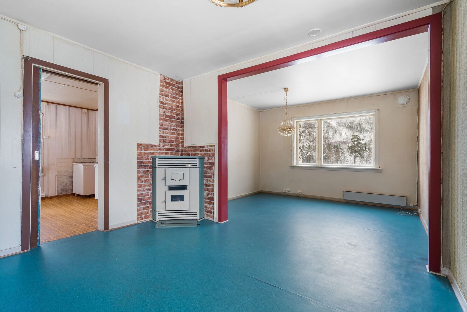 Todelt stue med vedovn Galleribilde