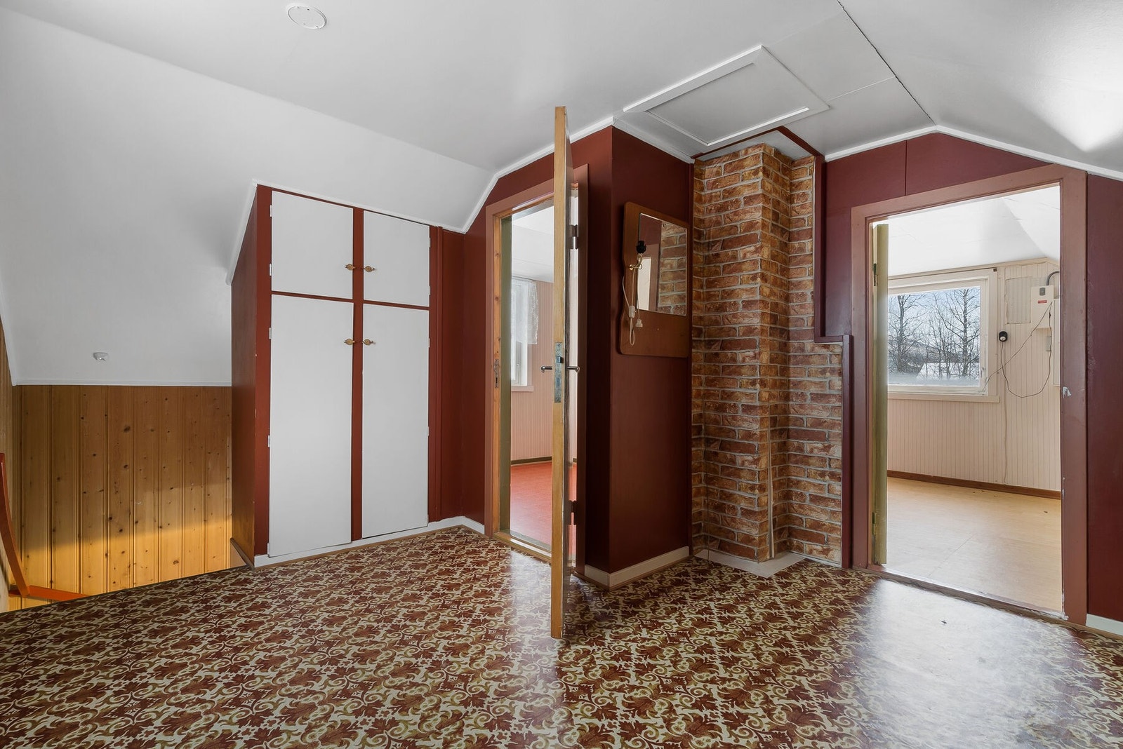 Fra loftstuen er det inngang til to soverom og utgang til liten balkong. Galleribilde