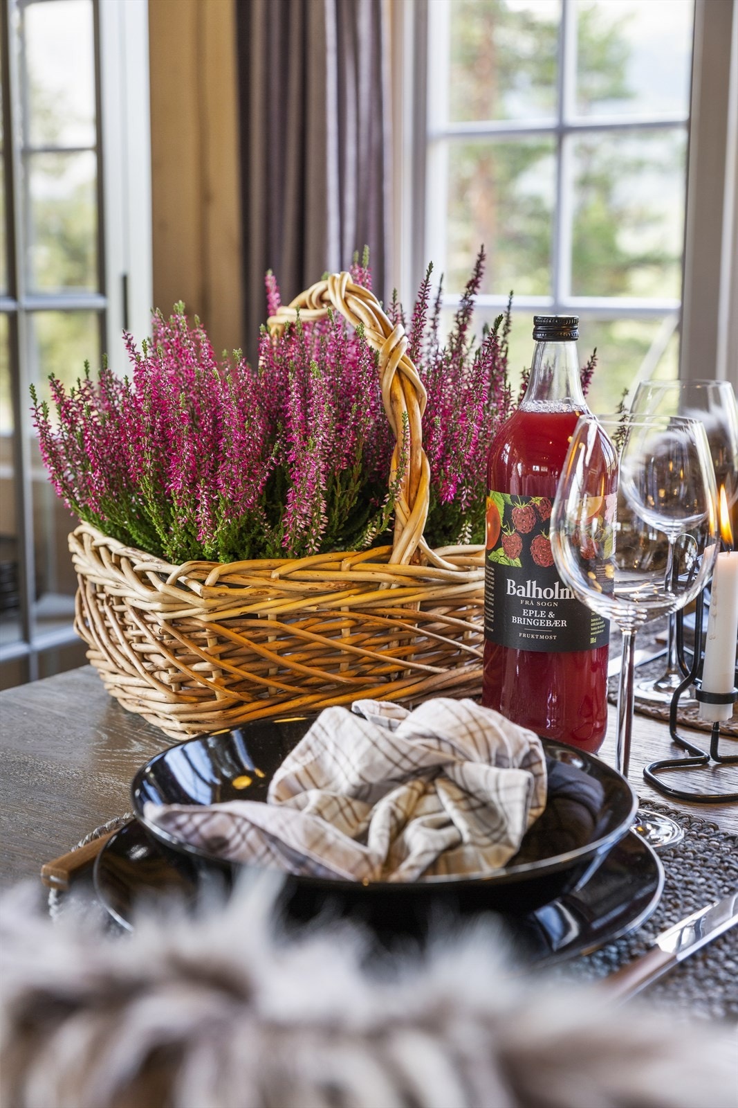 Drømmer du om innvie hytta i høstferien? Hytta er klar omløpende etter avtale. Galleribilde