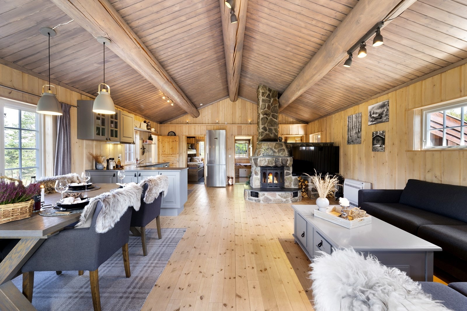 Delikat og innbydende hytte med gjennomgående fin hyttestandard. Galleribilde