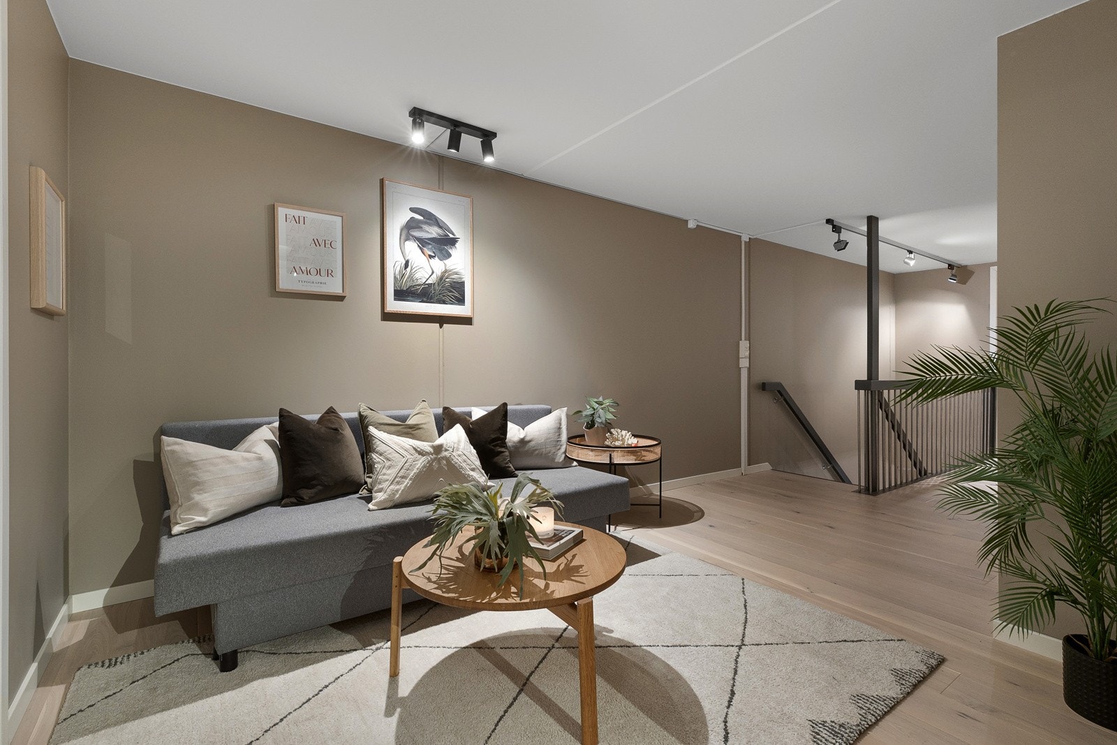 Her er det god plass til sittegruppe og tilhørende møblement. Galleribilde