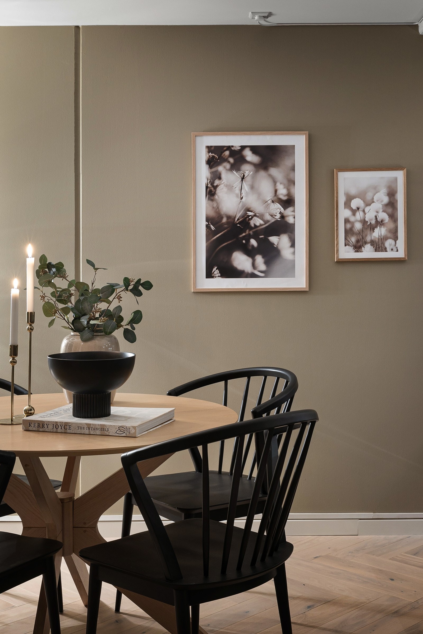 God plass til stort spisebord. Galleribilde