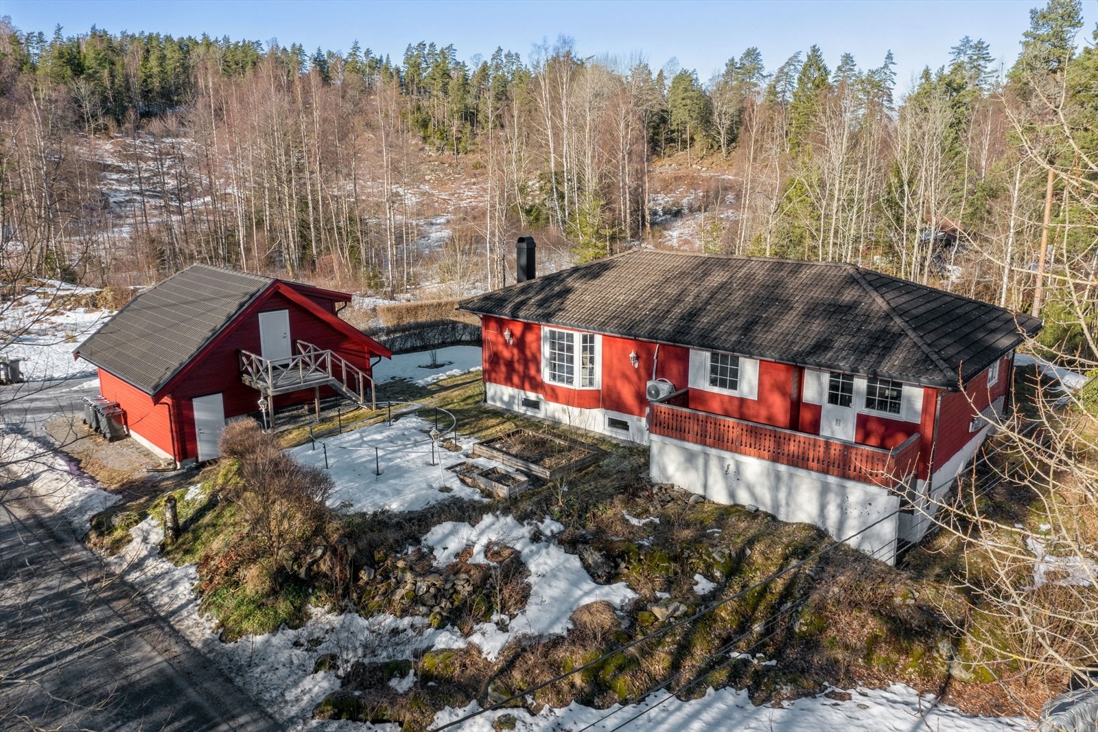 Selveiet tomt med naturidyllisk beliggenhet. Galleribilde