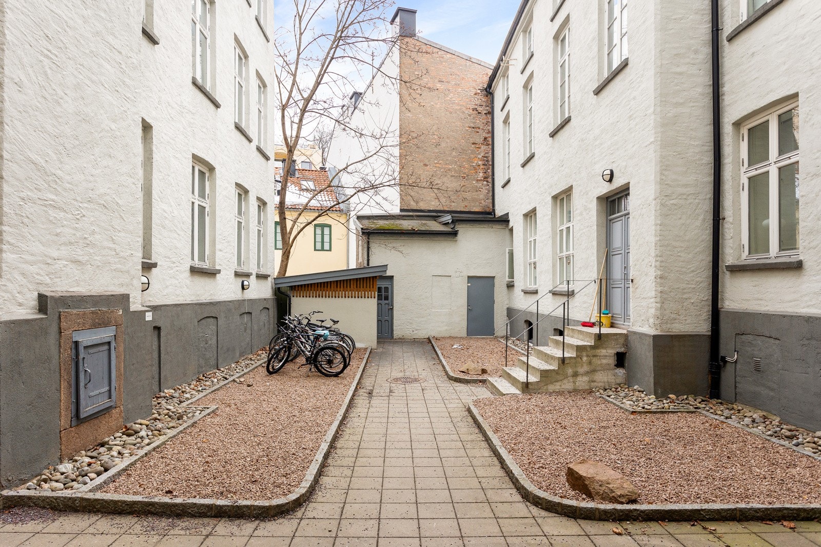 Leiligheten ligger i et veldrevent sameiet som de siste årene har gjennomført en rekke omfattende vedlikeholdsoppgaver Galleribilde