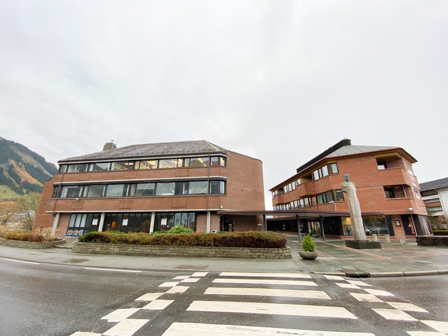 Fasade med god eksponeringsmulighet og disponibelt uteareal Galleribilde