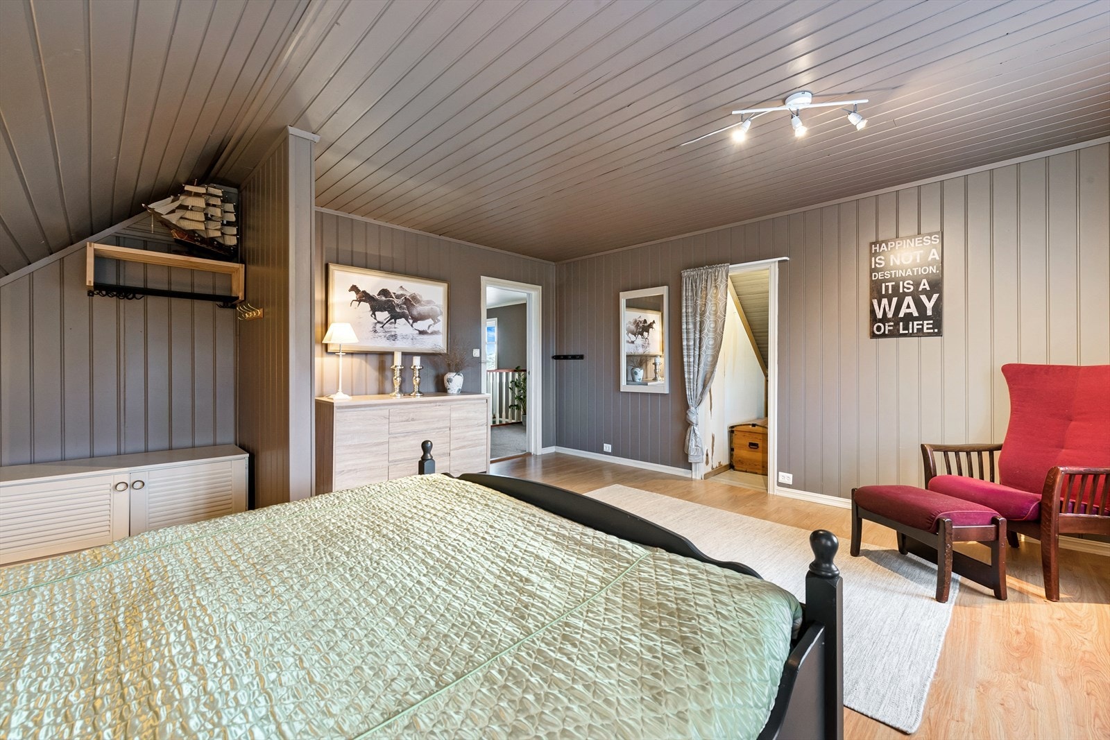 Lagringsmuligheter i 2. stk boder på loftet. Galleribilde