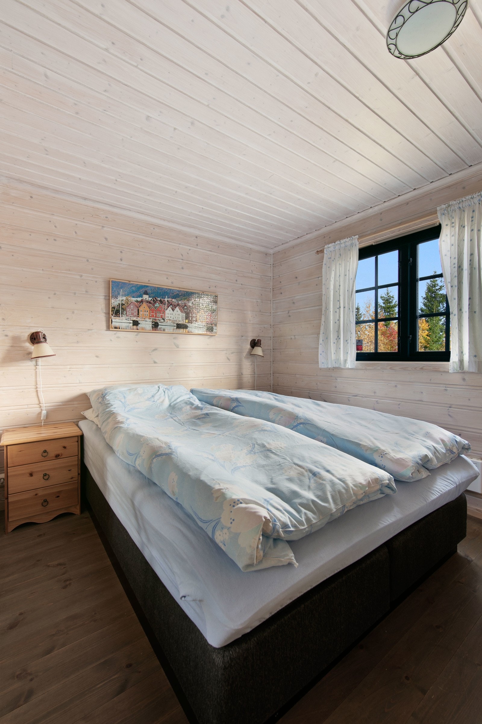 Hovedsoverom med god plass til dobbeltseng. Galleribilde