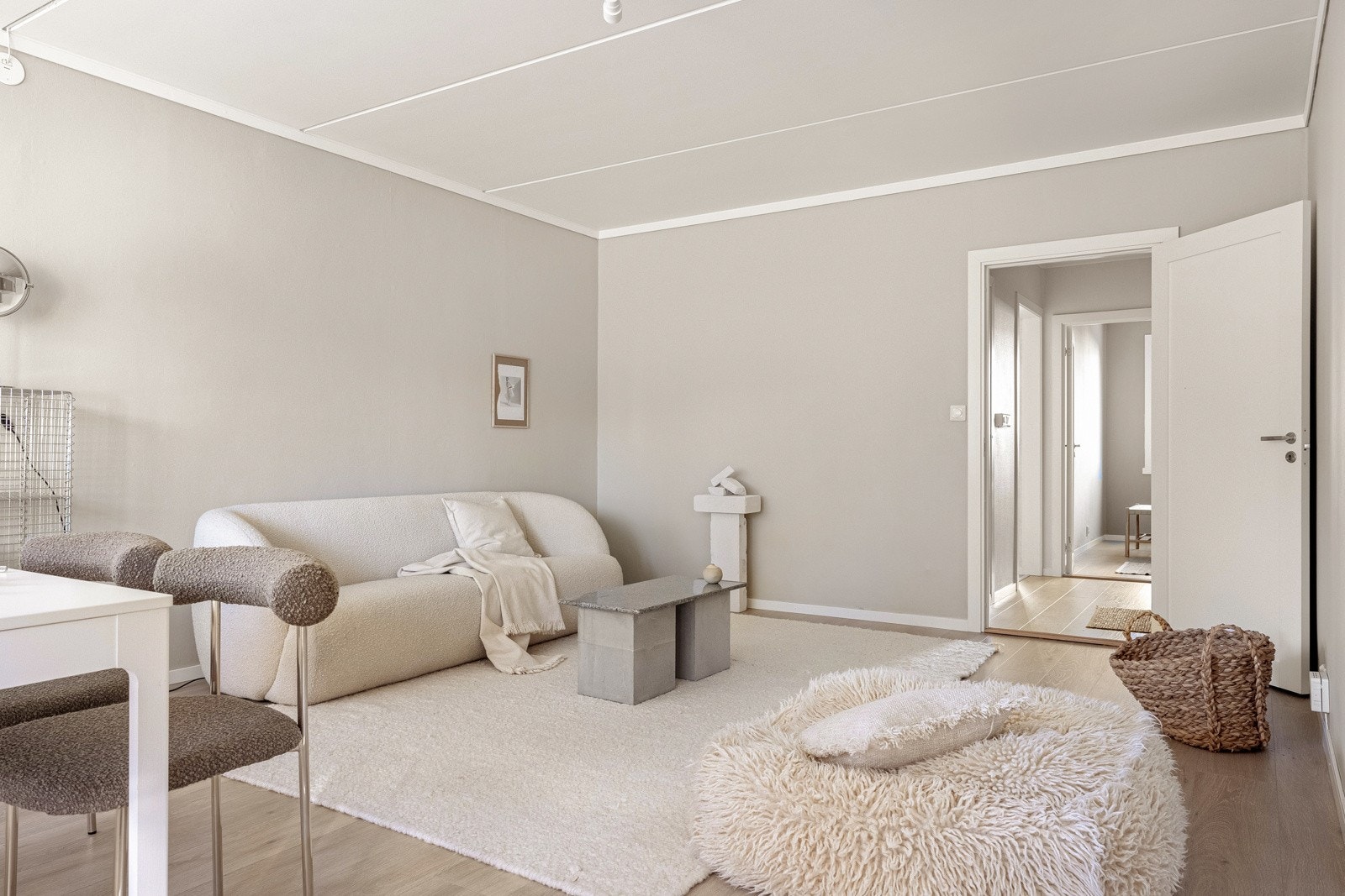 Arealet av stuen måles til ca. 23,3 kvm. Galleribilde