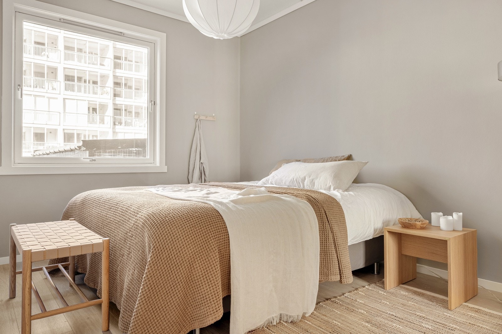 Leilighetens soverom måles til 10,5kvm, og kan enkelt innredes med en seng av stor størrelse. Galleribilde