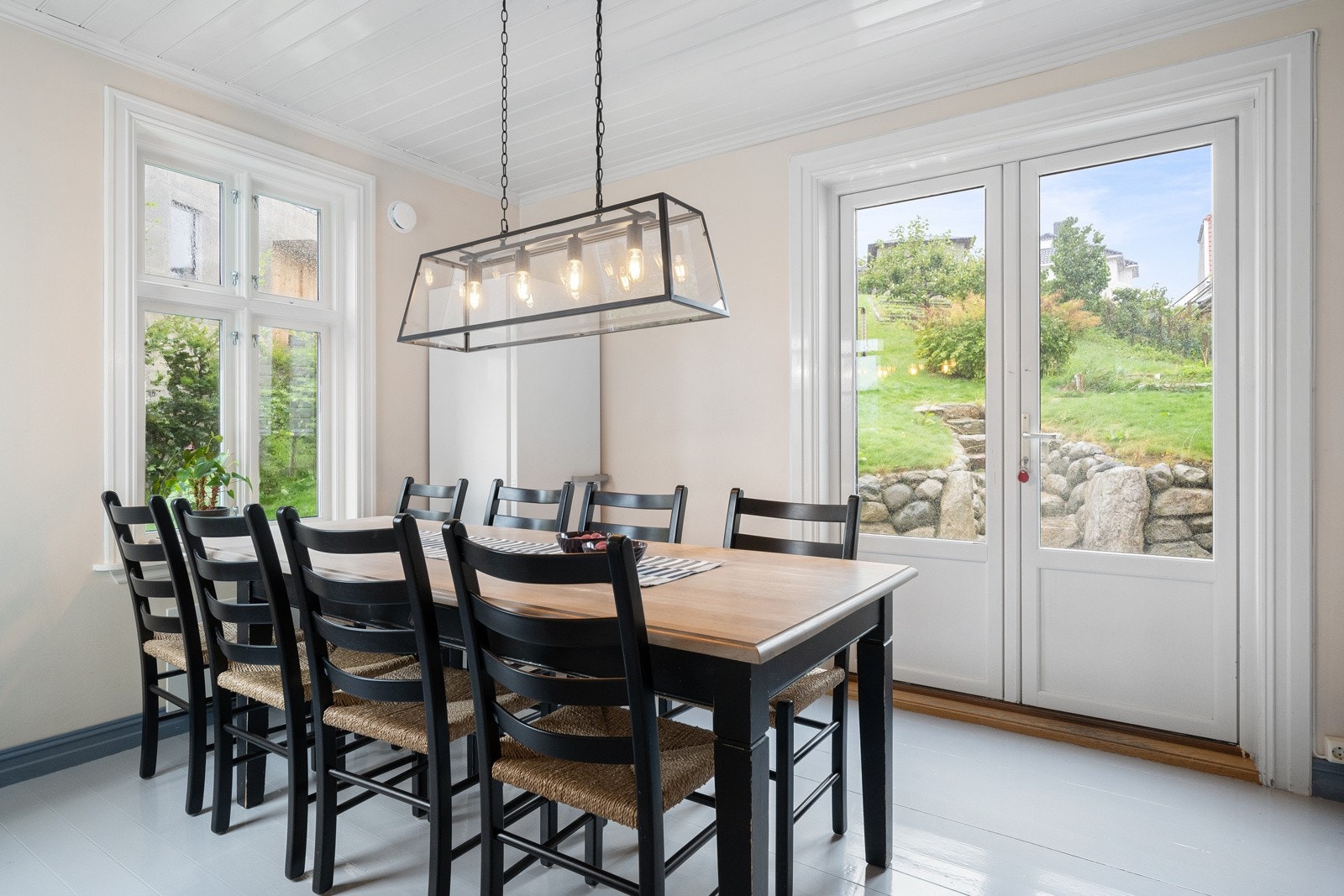 Kjøkken med god spiseplass Galleribilde