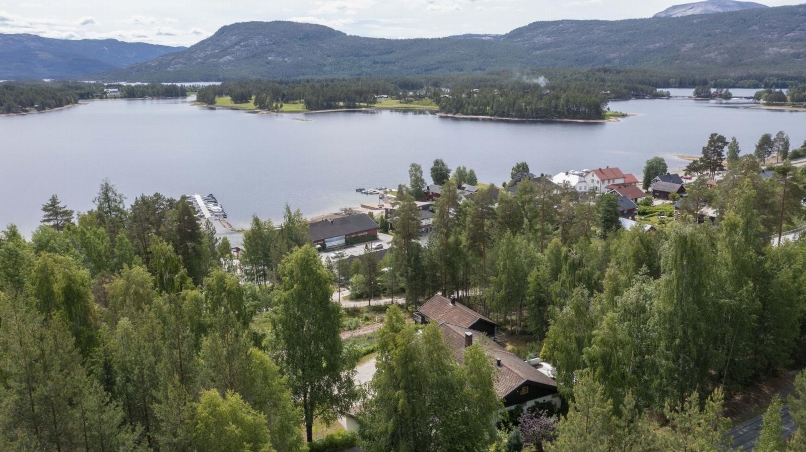 Vakker beliggenhet mot Nisser og Vrådal sentrum Galleribilde