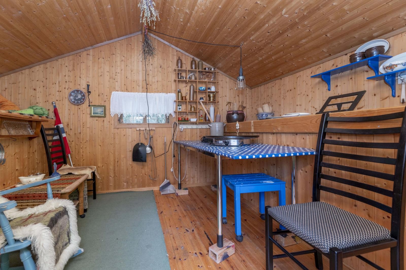 Innsiden av stabbur Galleribilde