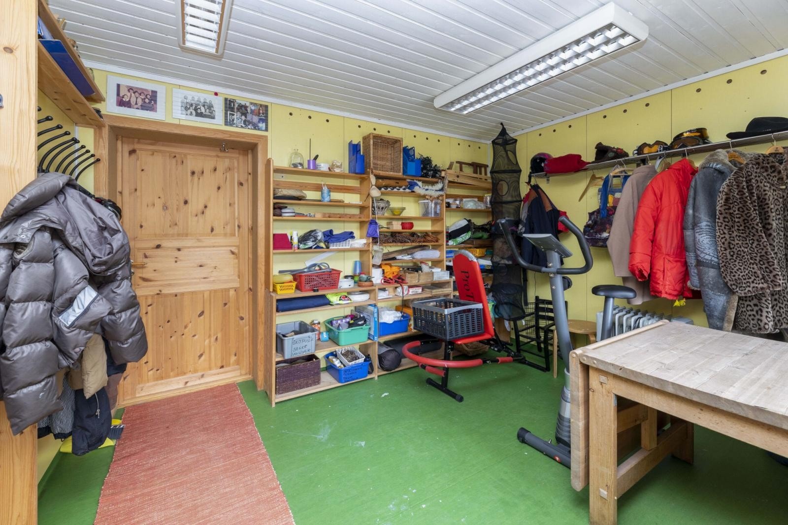 Lager- og oppbevaringsrom til hovedhuset Galleribilde