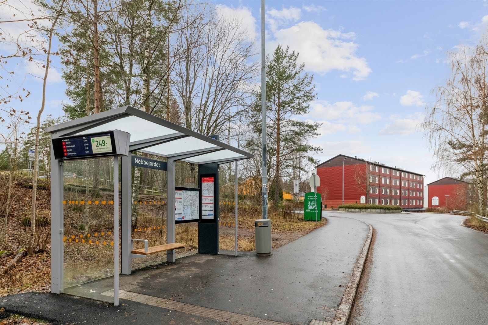Gangavstand til Nebbejordet bussholdeplass. Det er også kort vei til Hauketo senter og togstasjon. Galleribilde