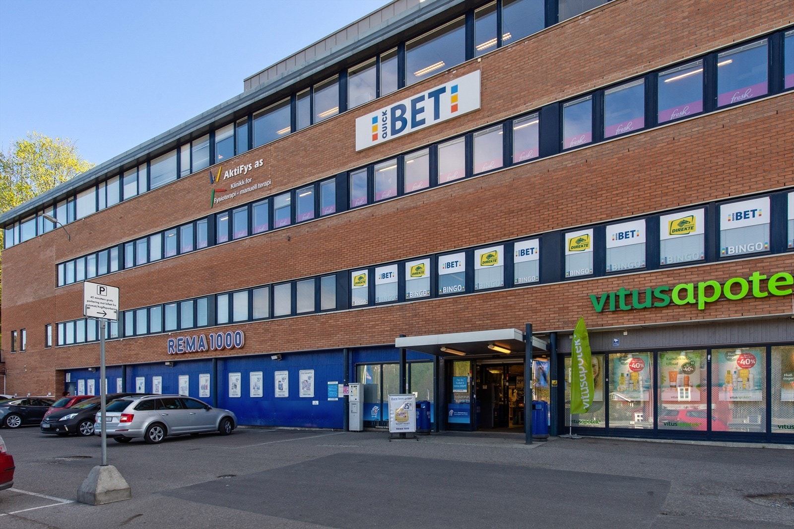 Hauketo Torg - Rema 1000, Apotek, Fresh Fitness, søndagsåpent grønnsaksbutikk m.m. Galleribilde