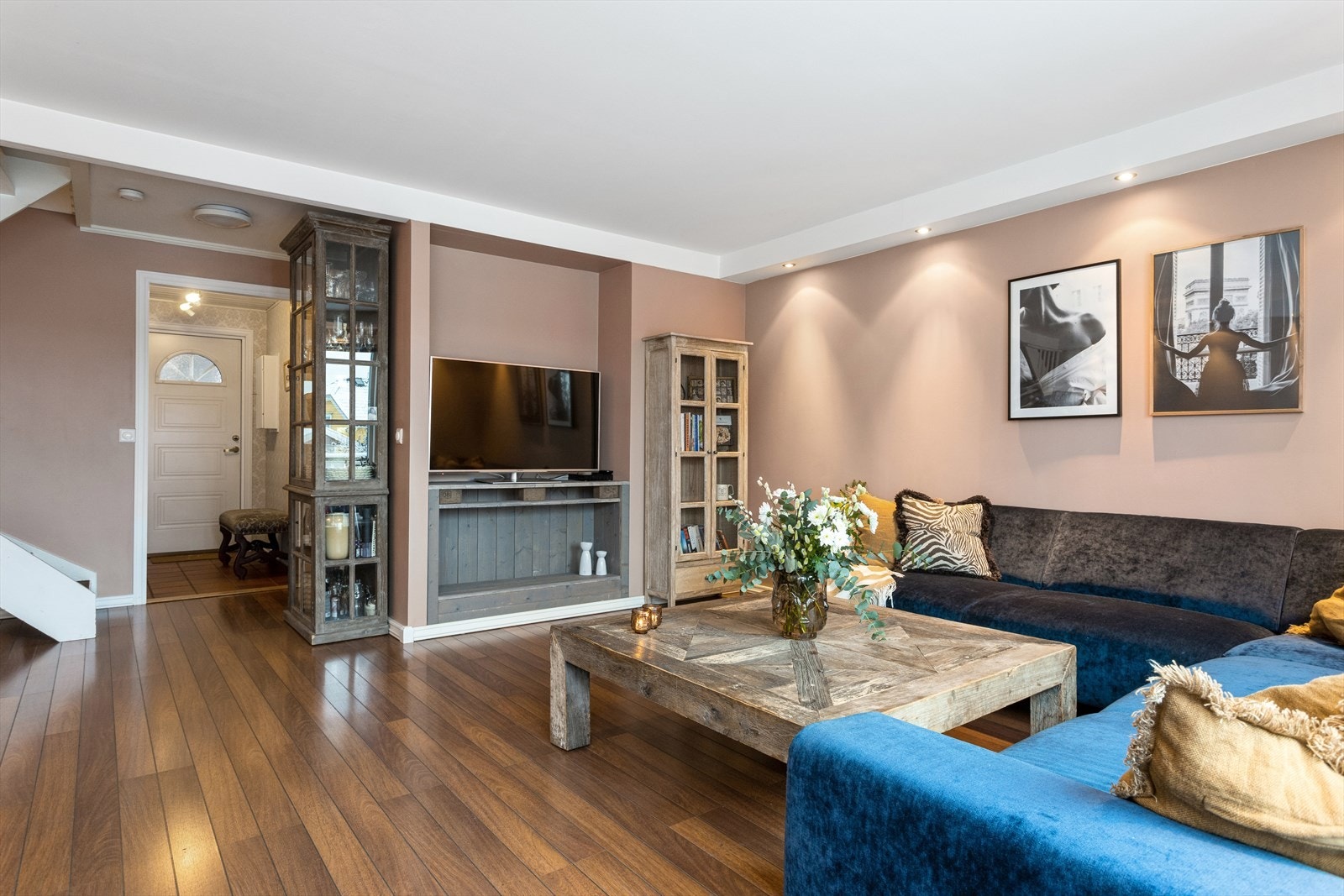 Tv plassert i egen nisje. Galleribilde