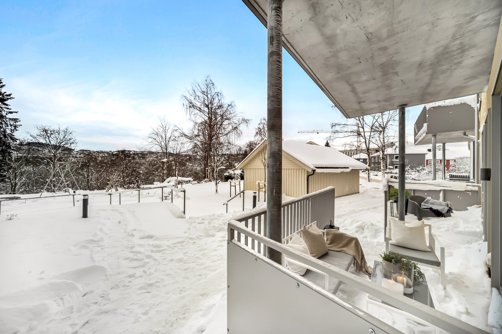 Balkongen er ypperlig å benytte i sommerhalvåret. Galleribilde