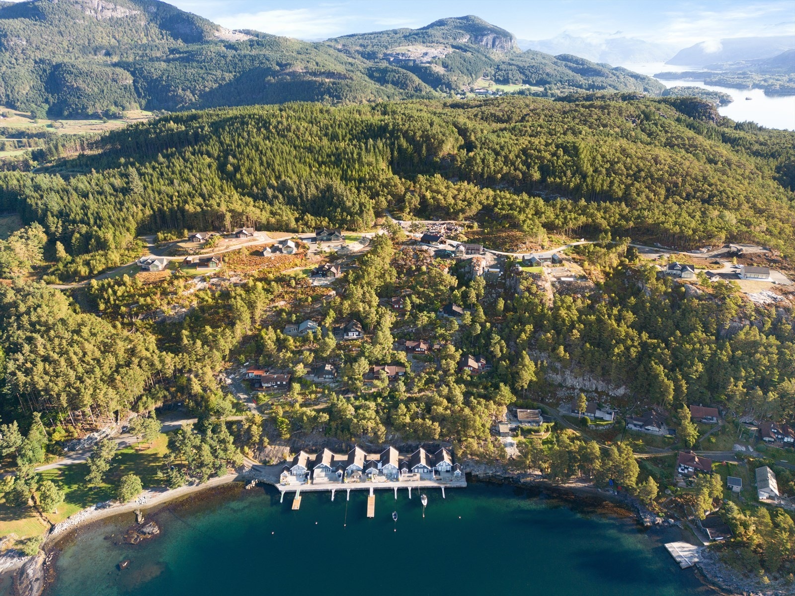 Tomtene ligger svært fint til med utsikt og sol. Kun 1 time og 15 min. Fra Stavanger Galleribilde