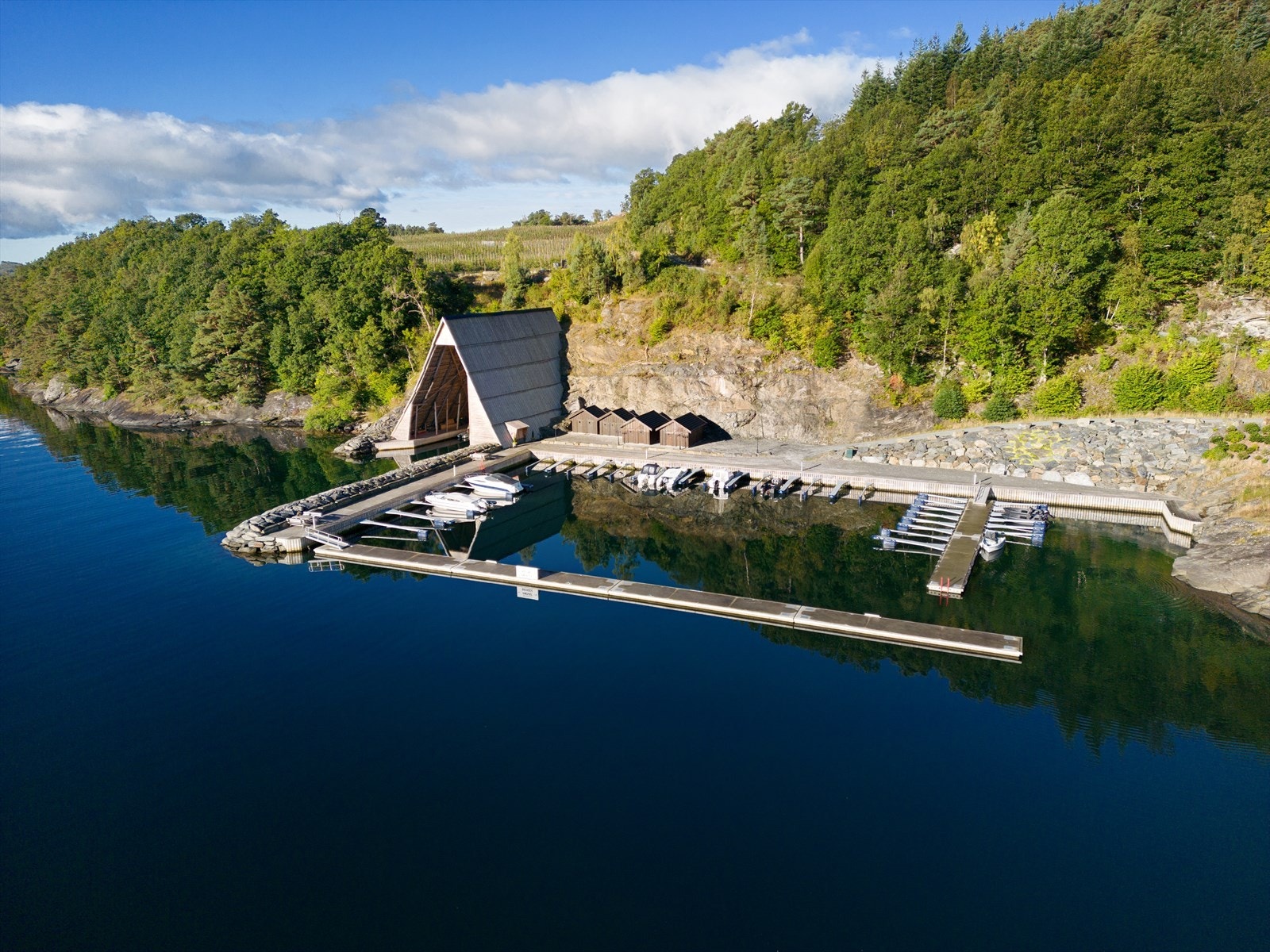 Båtplass og naustbod kan kjøpes Galleribilde
