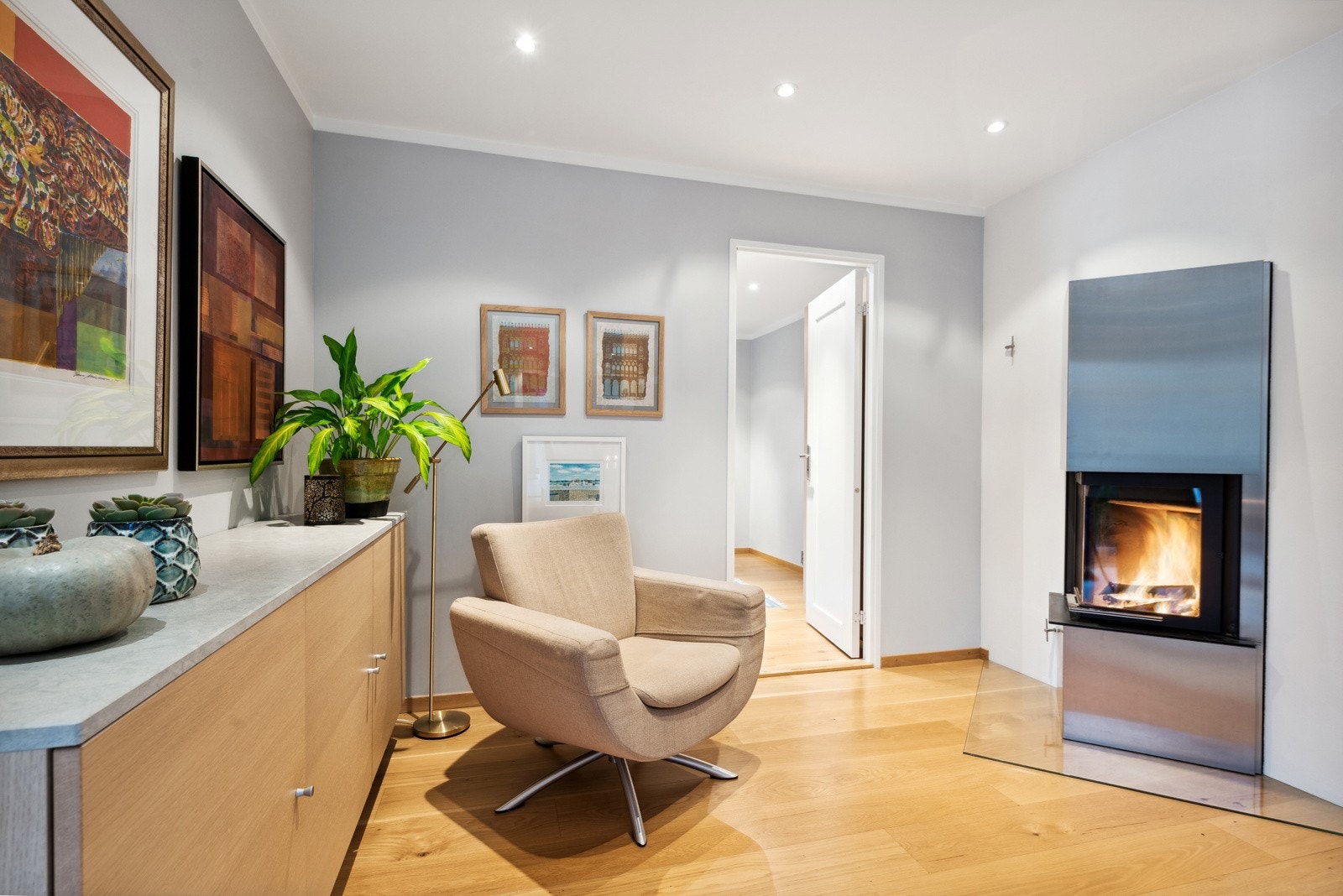 Effektiv og stilren peisovn som gir god varme Galleribilde