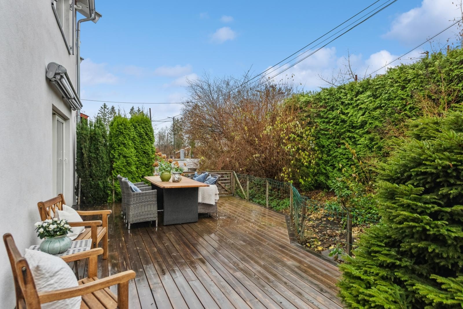 En lun og skjermet uteplass, uten innsyn Galleribilde