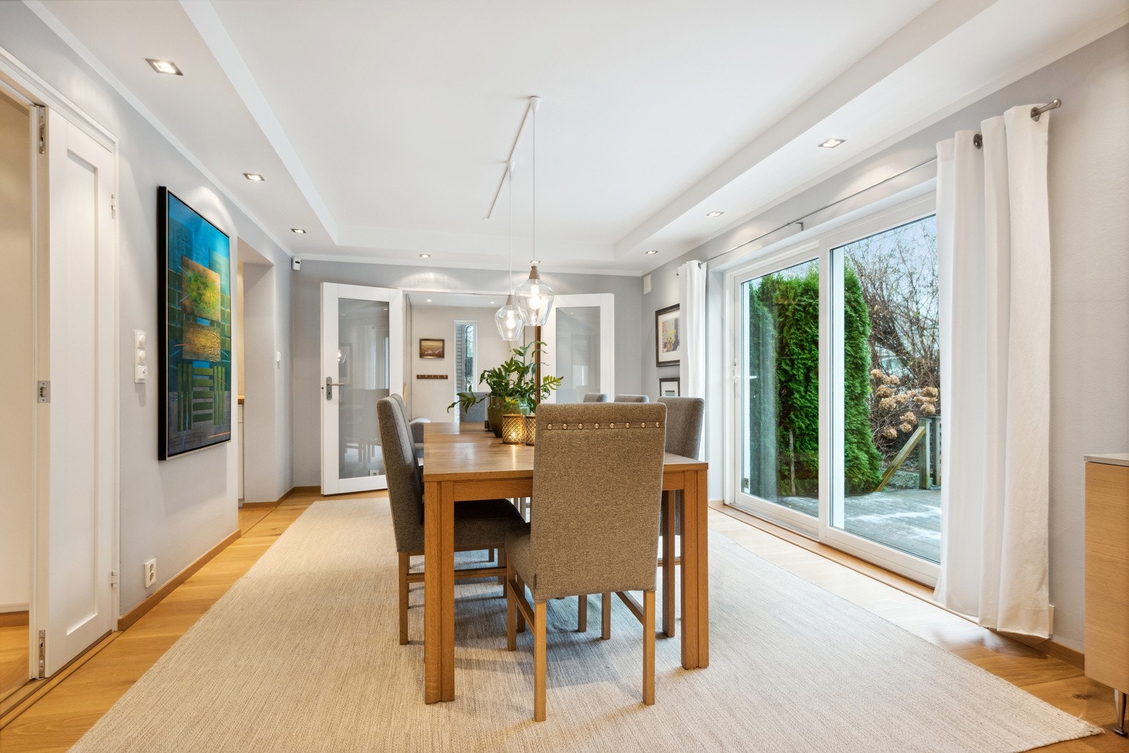 Store vindusflater gir gode lysforhold Galleribilde