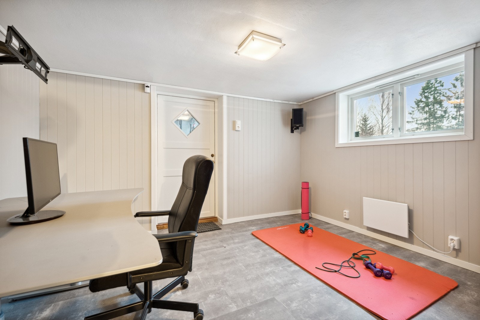 Kjellerstue med utgang til uteområdet Galleribilde