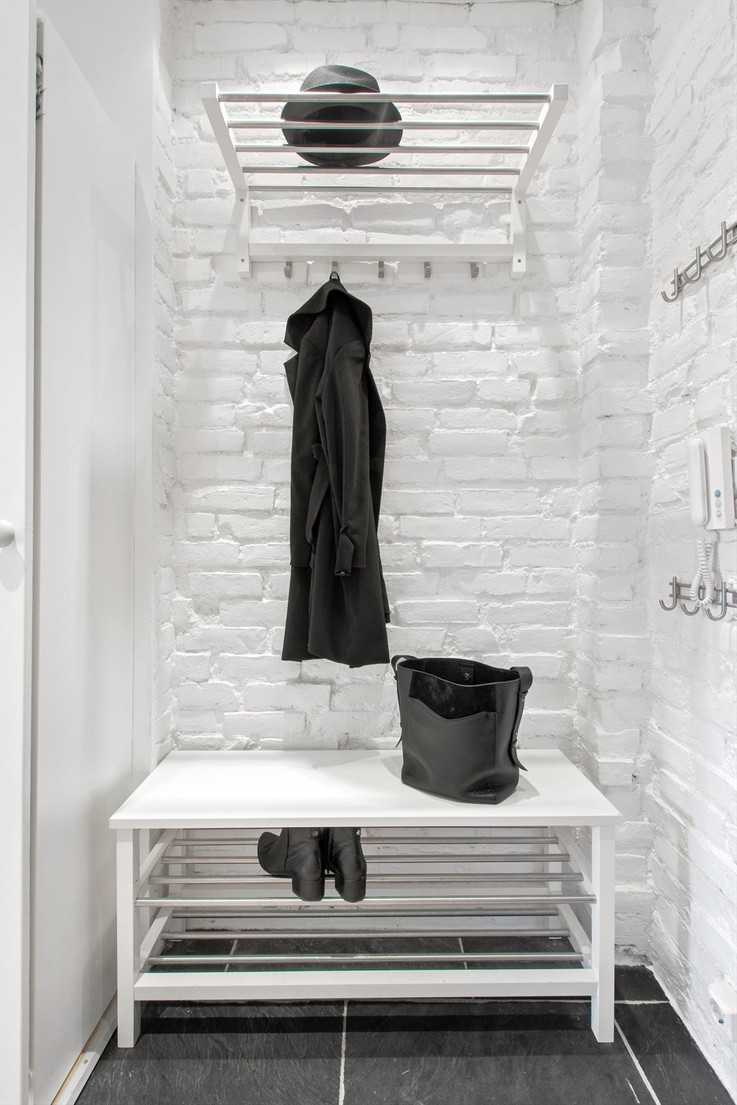 God plass til sko og yttertøy. Galleribilde