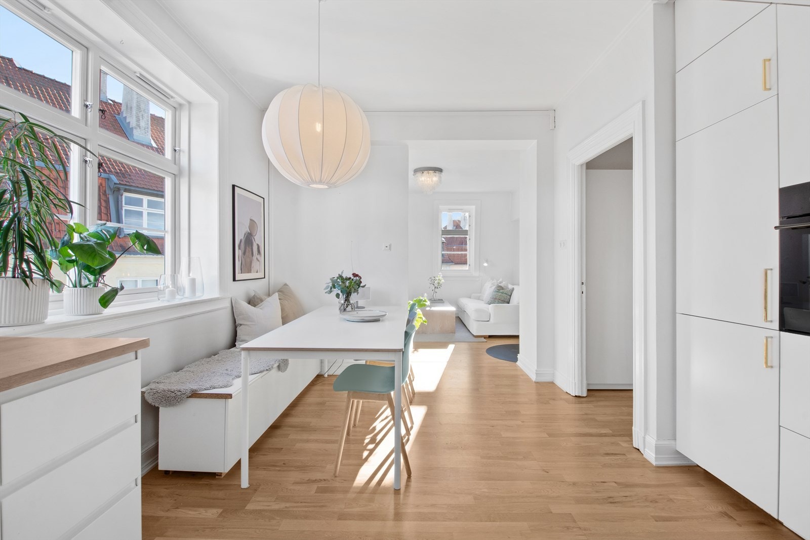 Plass til spisebord på kjøkkenet. Galleribilde