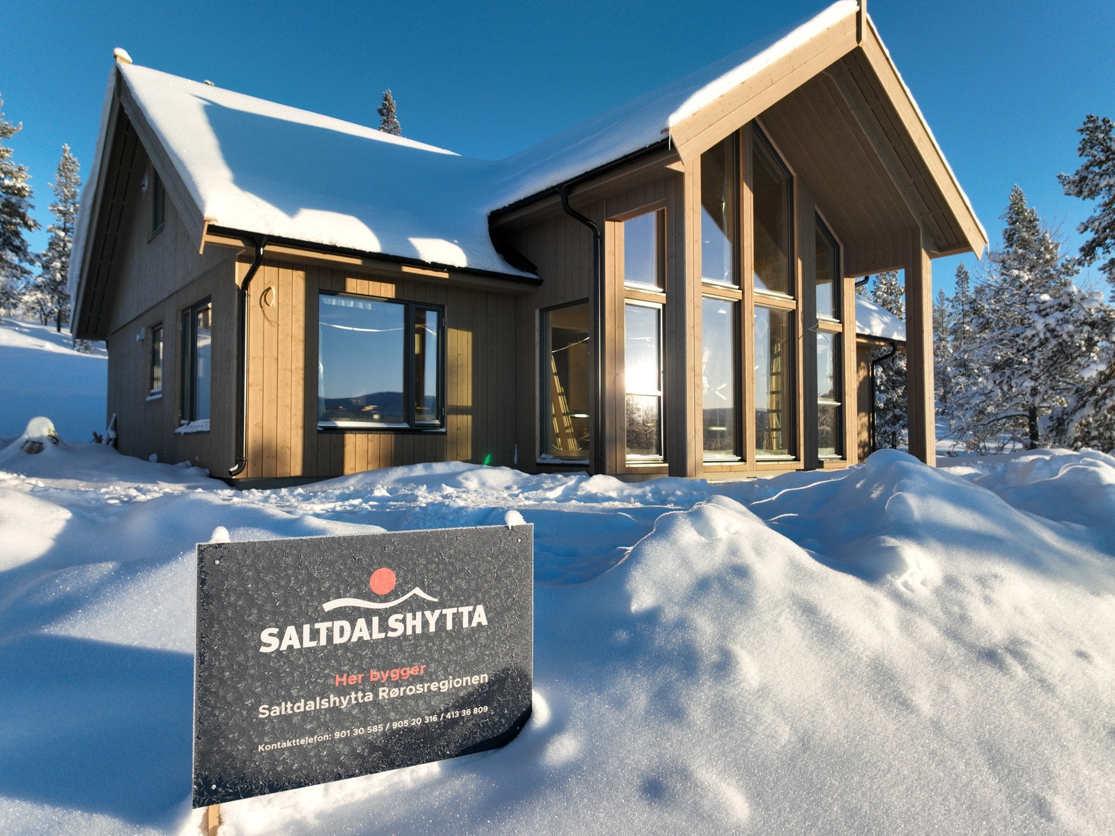 Identisk hytte på Savalen Galleribilde