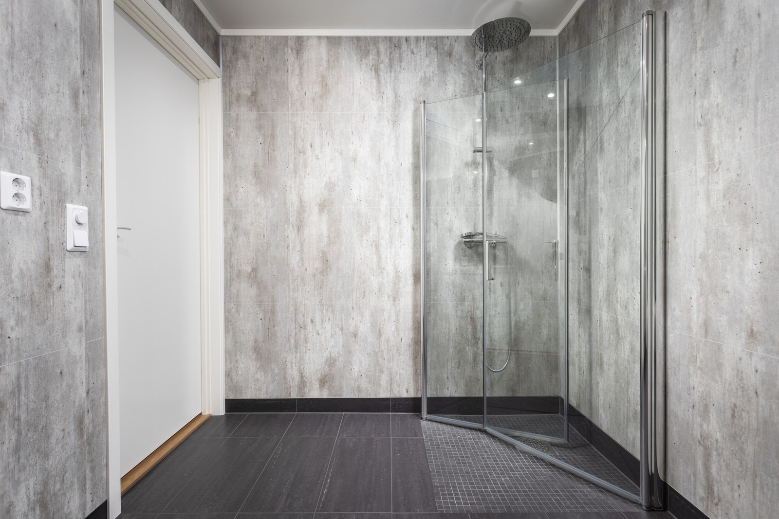 Dusjhjørne med innfellbare dusjdører Galleribilde