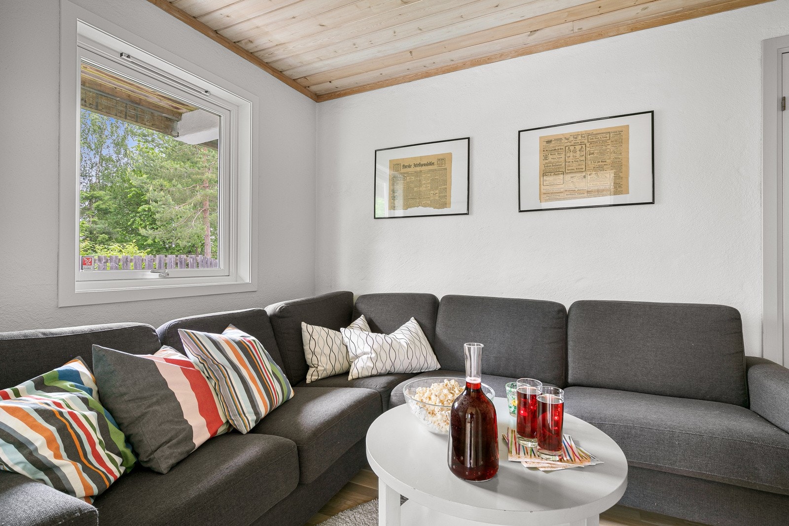 I kjellerstuen kan man ha en god sofakrok Galleribilde