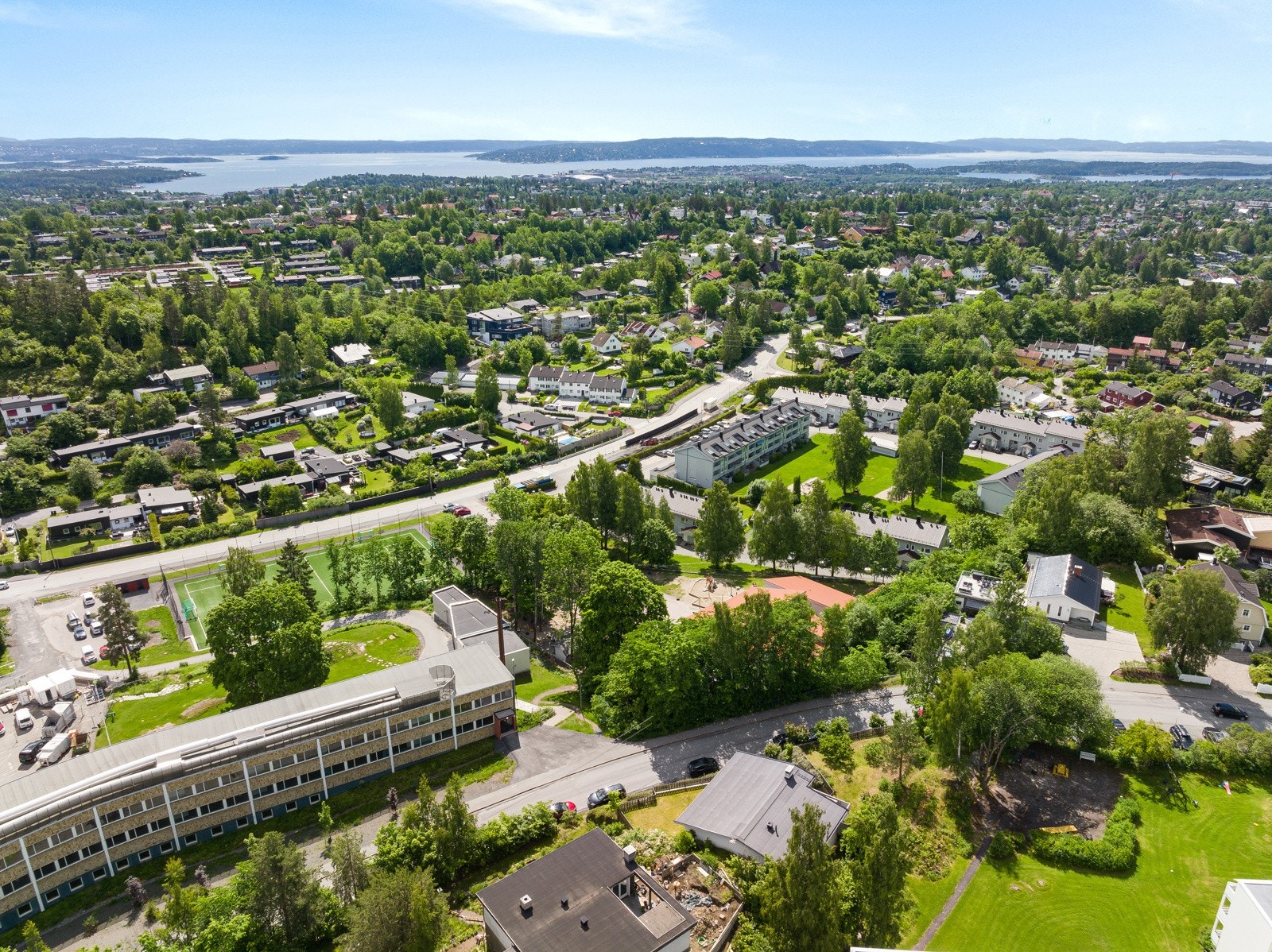 Det er kort og trygg gangavstand til Eikeli barne- og ungsdomsskole, Eikelia barnehage Galleribilde
